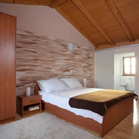 Dina Sa Bazenom Villa *