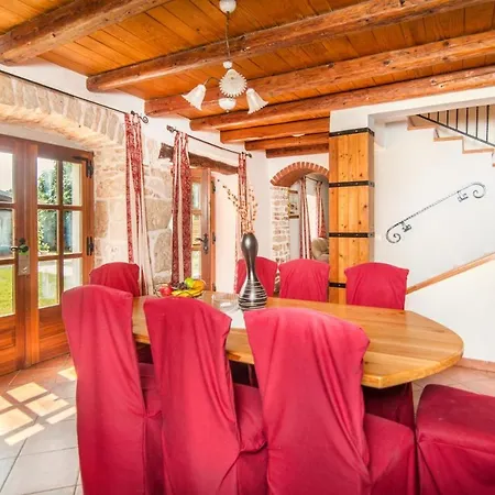 Dina Sa Bazenom Villa *